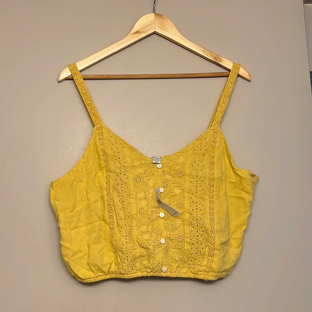 NWT Embroidered Crop Tank XL